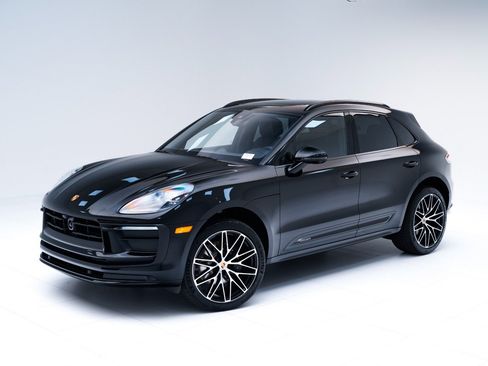 Certified 2026 Porsche Macan AWD/4WD image 1