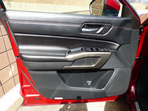 Used 2022 Nissan Pathfinder Platinum w/ Cargo Package image 29