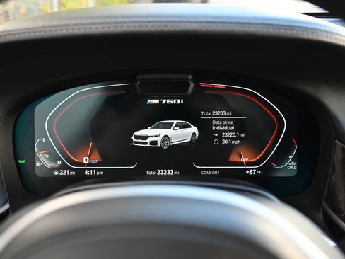 Used 2022 BMW M760i xDrive w/ Luxury Rear Seating Package image 11