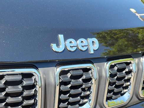 Certified 2025 Jeep Compass Latitude w/ Convenience Group AWD/4WD image 32