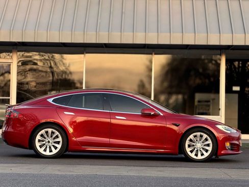 Used 2017 Tesla Model S 90D image 5