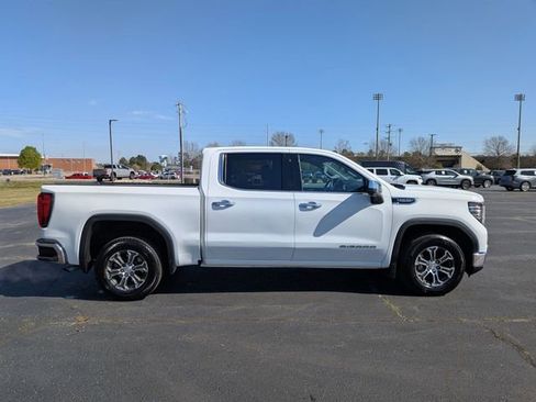 Used 2025 GMC Sierra 1500 SLT image 2