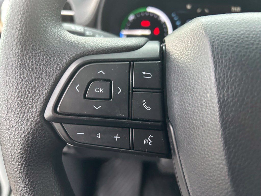 Used 2025 Toyota Sienna LE AWD/4WD image 13