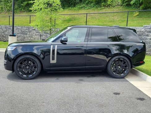 Used 2025 Land Rover Range Rover SE AWD/4WD image 6