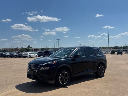 Certified 2025 Nissan Rogue SV FWD image 8
