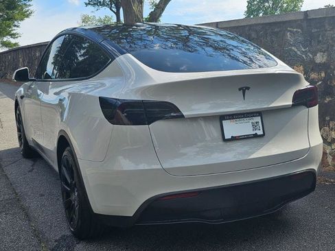 Used 2024 Tesla Model Y Long Range AWD/4WD image 13