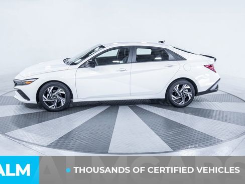 Used 2025 Hyundai Elantra Sport image 4