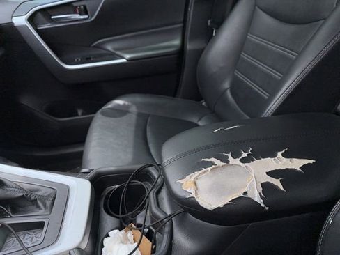 Used 2019 Toyota RAV4 XLE Premium FWD image 10