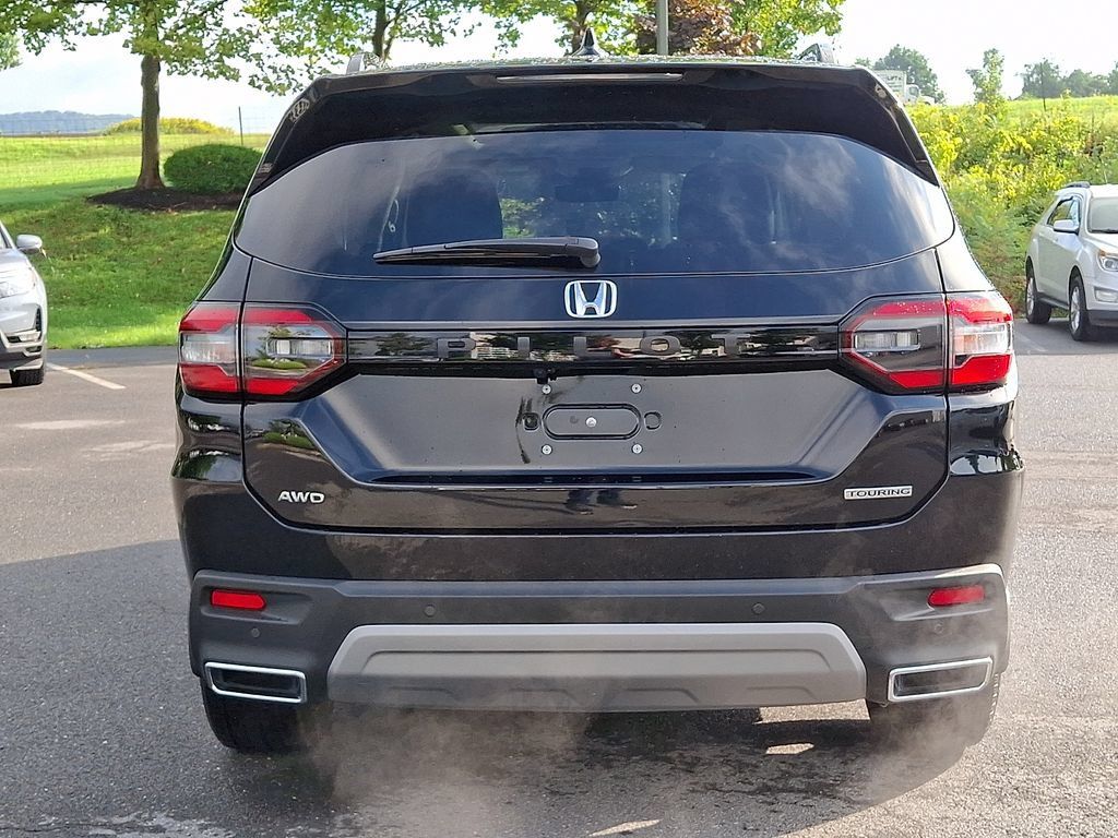 Used 2024 Honda Pilot Touring image 8