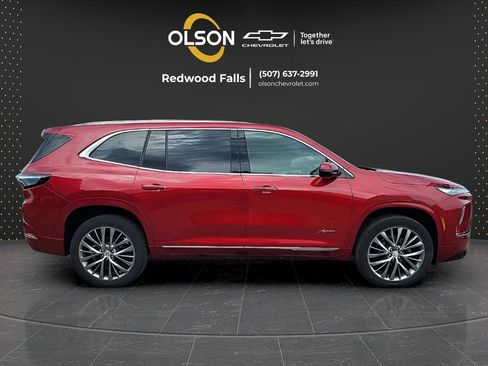 Used 2025 Buick Enclave Avenir image 6