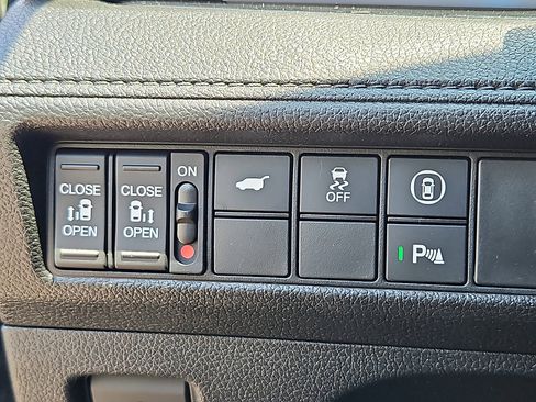 Certified 2023 Honda Odyssey Touring image 24