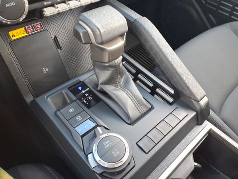 Certified 2025 Toyota Tacoma SR5 image 19