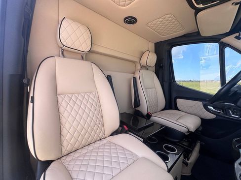 Used 2023 Mercedes-Benz Sprinter 3500 image 44