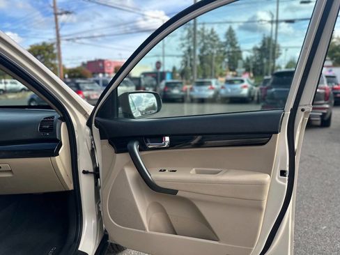 Used 2011 Kia Sorento LX image 23