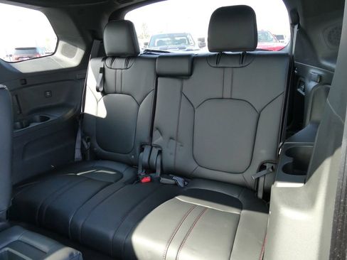 Used 2025 Honda Pilot Black Edition image 22