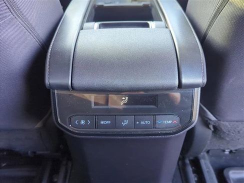 Used 2022 Toyota Highlander L FWD image 23
