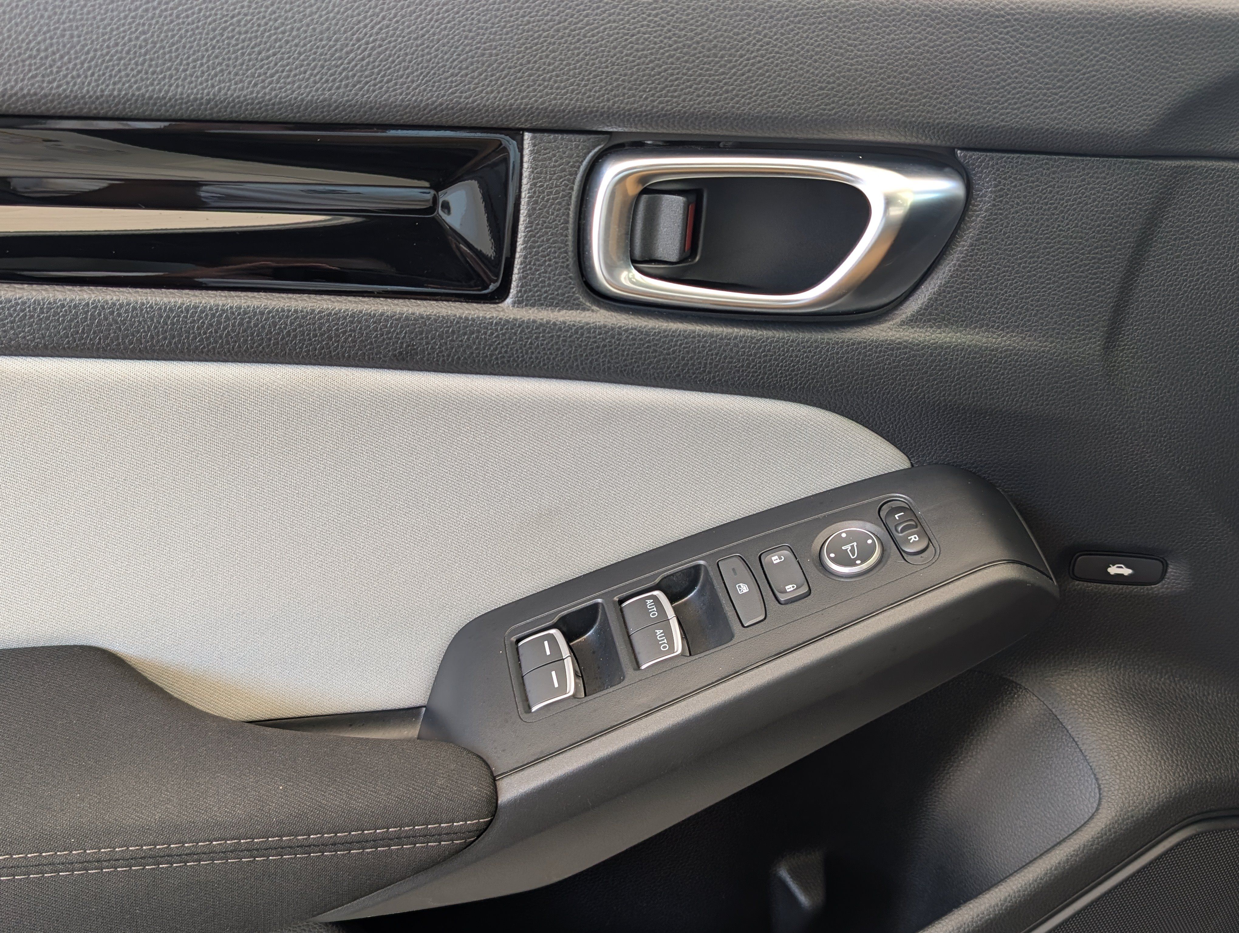Used 2025 Honda Civic Sport image 15