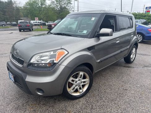 Used 2010 Kia Soul + FWD image 3