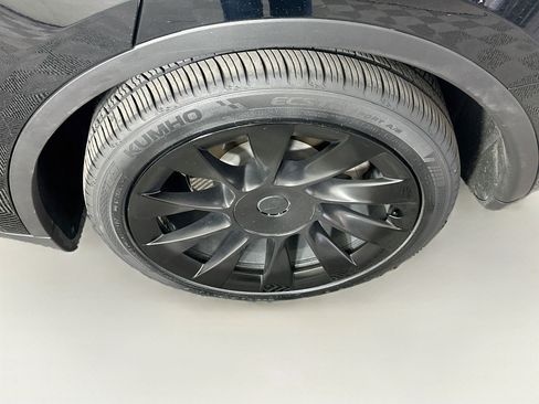 Used 2023 Tesla Model Y Long Range AWD/4WD image 11