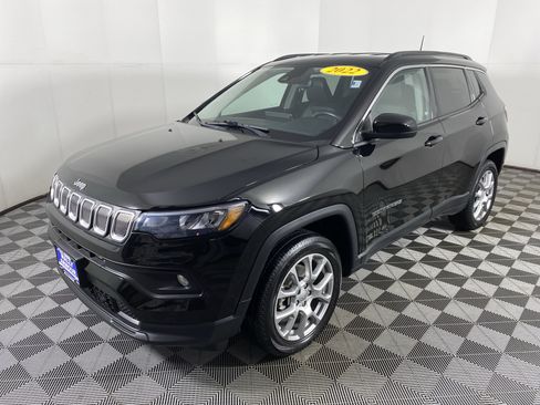 Used 2022 Jeep Compass Latitude image 11