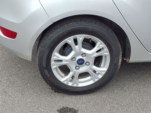 Used 2015 Ford Fiesta SE image 23