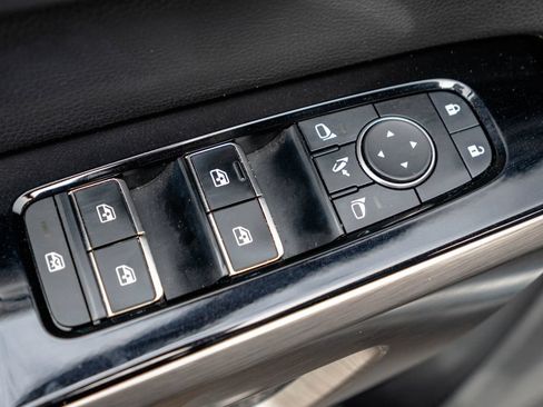 Used 2023 Nissan Pathfinder Platinum AWD/4WD image 16