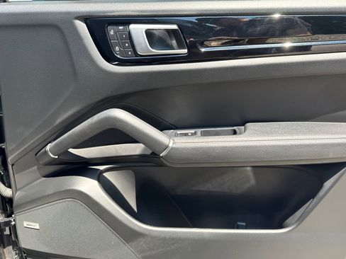 Used 2022 Porsche Cayenne S image 14