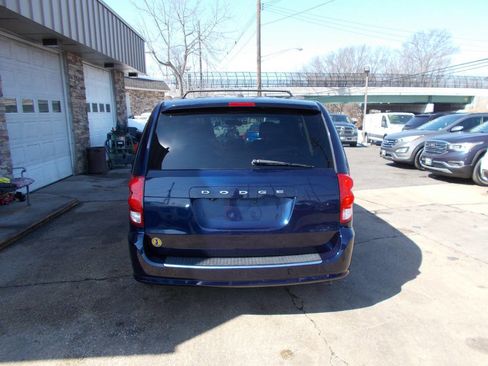 Used 2017 Dodge Grand Caravan SXT image 4