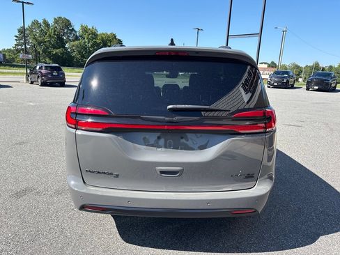 Used 2023 Chrysler Pacifica Limited w/ S Appearance Package AWD/4WD image 8