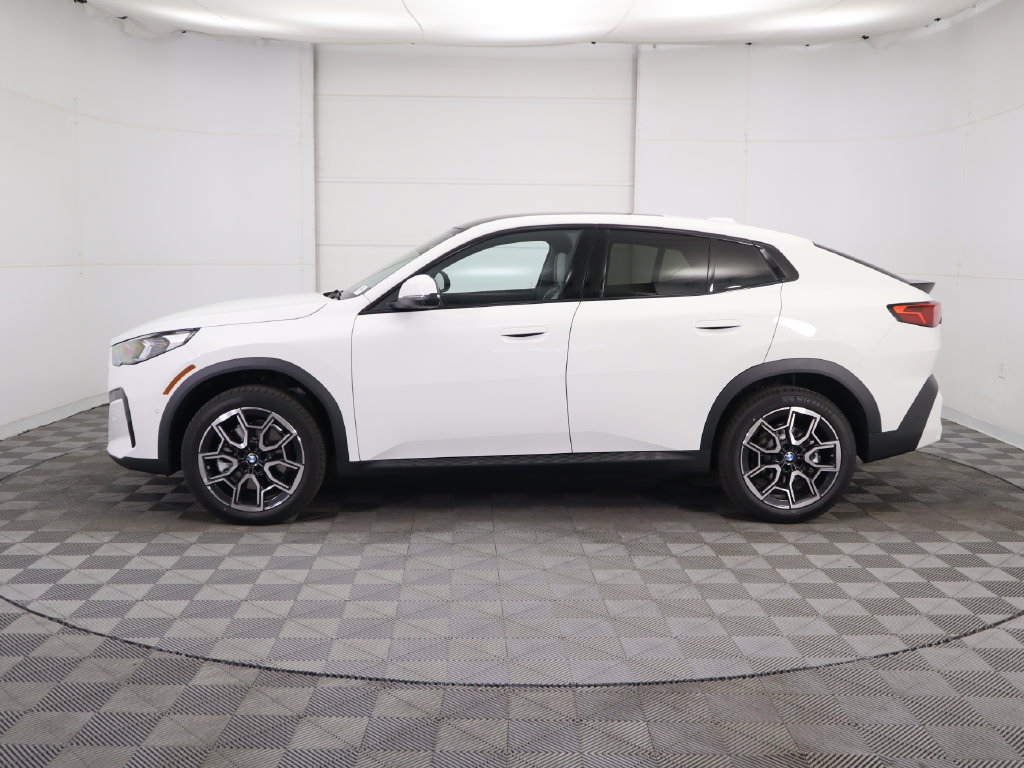 Certified 2026 BMW X2 xDrive28i w/ Technology Package AWD/4WD image 9