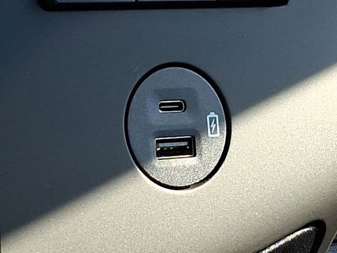 Used 2023 Ford F650 2WD Regular Cab Super Duty image 24