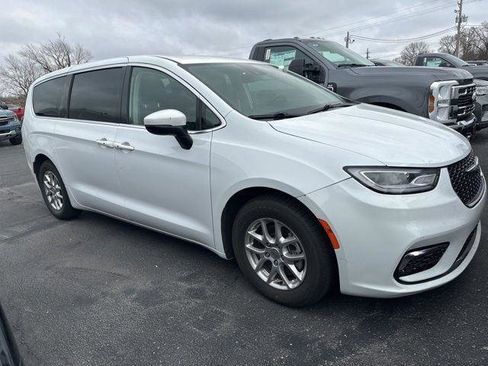 Certified 2023 Chrysler Pacifica Touring-L FWD image 1