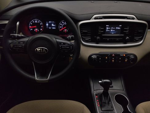 Used 2018 Kia Sorento FWD V6 image 22