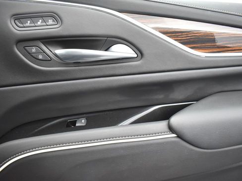 Used 2021 Cadillac Escalade Premium Luxury image 38