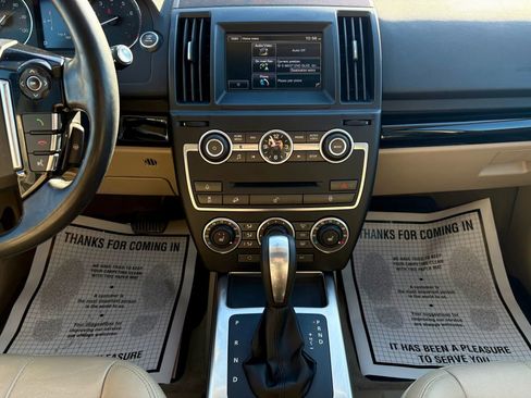 Used 2015 Land Rover LR2 image 29