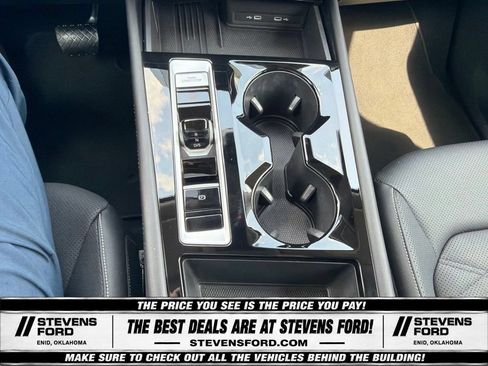 Used 2025 Volkswagen Atlas SE AWD/4WD image 24