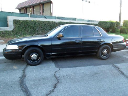 Used 2003 Ford Crown Victoria Police Interceptor image 2