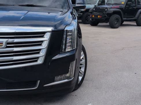 Used 2019 Cadillac Escalade ESV Platinum AWD/4WD image 11