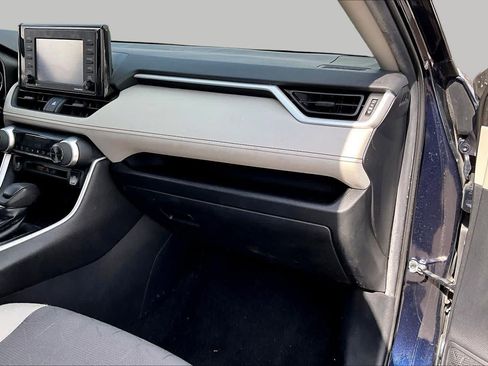 Used 2020 Toyota RAV4 XLE FWD image 17