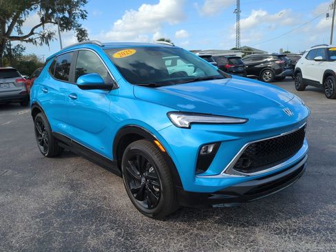 Used 2025 Buick Encore GX Sport Touring w/ Comfort Package image 2