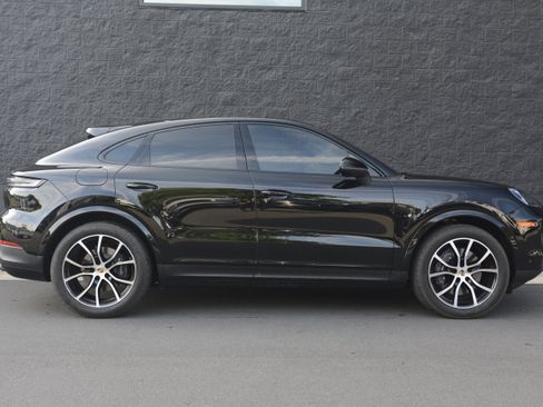 Certified 2025 Porsche Cayenne Coupe image 8