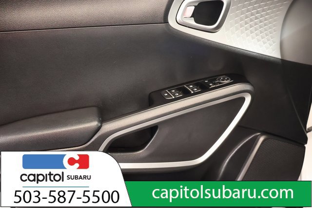 Used 2023 Kia Soul LX w/ LX Technology Package FWD image 9