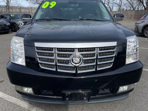 Used 2009 Cadillac Escalade AWD image 2