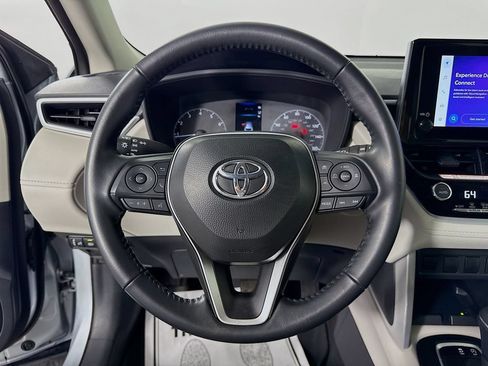Used 2024 Toyota Corolla Cross LE FWD image 12