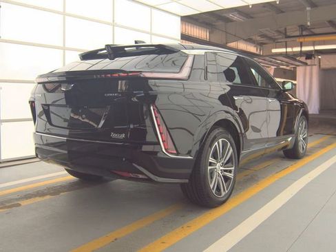 Used 2024 Cadillac Lyriq Luxury AWD/4WD image 5