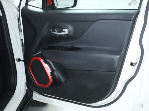 Used 2023 Jeep Renegade Latitude w/ Sun/Sound Group AWD/4WD image 34