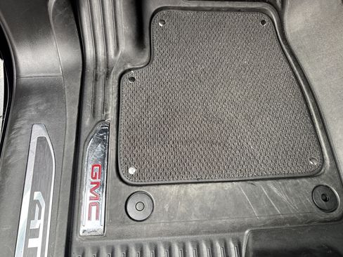 Used 2025 GMC Sierra 1500 AT4 w/ AT4 Premium Package image 17