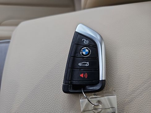 Certified 2025 BMW 330i Sedan w/ Premium Package image 38