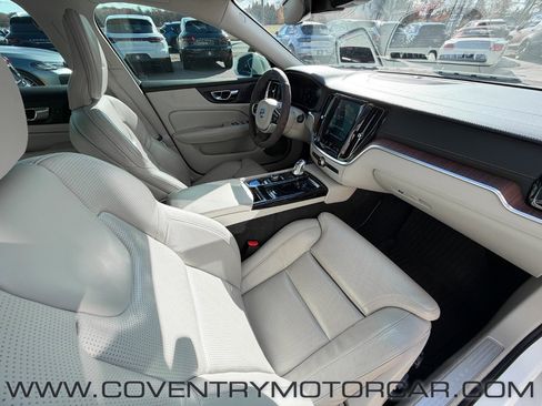 Used 2019 Volvo S60 T8 Inscription image 33