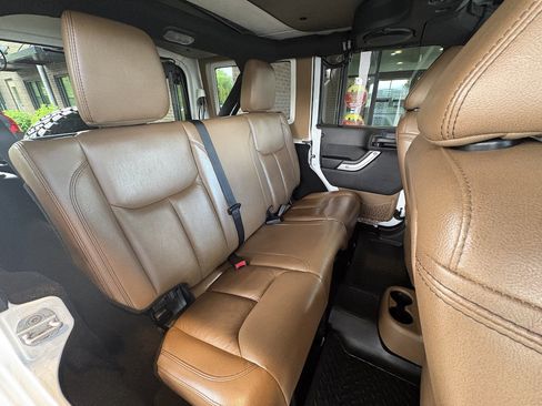 Used 2013 Jeep Wrangler Unlimited Sahara w/ Connectivity Group AWD/4WD image 26